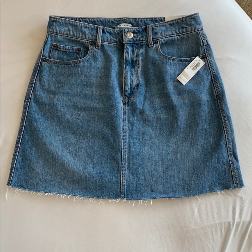 NWT Light Wash Denim Old Navy skirt - Size 4